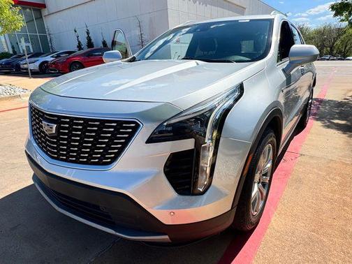 Radiant Silver Metallic 2020 Cadillac XT4 Premium Luxury