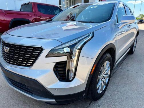 Radiant Silver Metallic 2020 Cadillac XT4 Premium Luxury