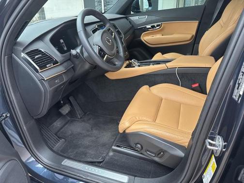 2025 Volvo XC90 B5 Ultra