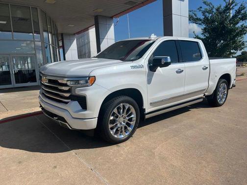 Iridescent Pearl Tricoat 2023 Chevrolet Silverado 1500 High Country