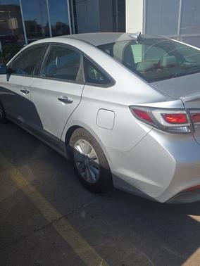 2017 Hyundai SONATA Hybrid SE