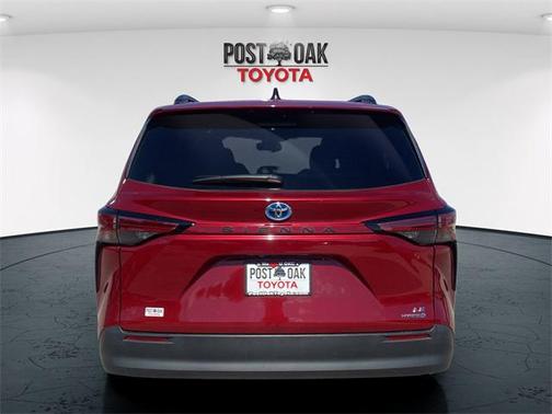 2022 Toyota Sienna LE