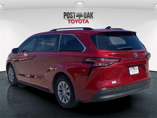 2022 Toyota Sienna LE
