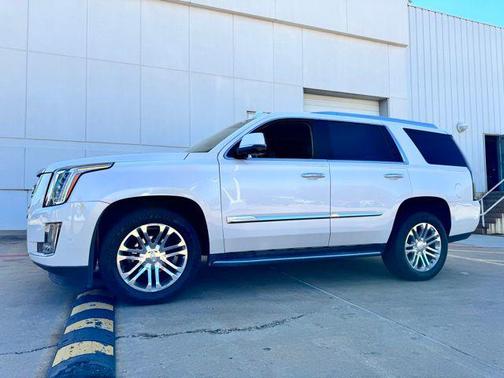 Crystal White Tricoat 2019 Cadillac Escalade Base
