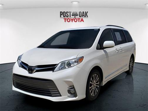 2019 Toyota Sienna XLE
