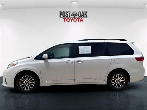 2019 Toyota Sienna XLE