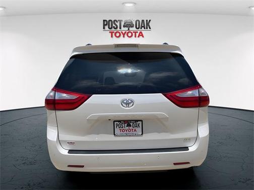 2019 Toyota Sienna XLE