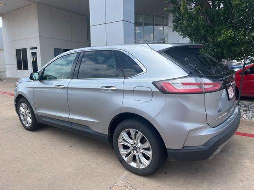 Silver Metallic 2022 Ford Edge Titanium