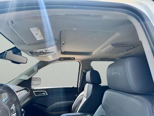 White Diamond Tricoat 2015 GMC Yukon Denali