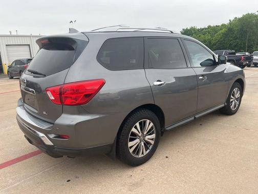 Gun Metallic 2019 Nissan Pathfinder SL