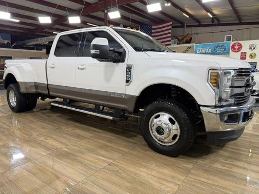 White 2019 Ford F-350 Lariat
