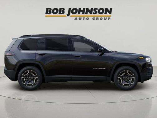 Diamond Black Crystal Pearlcoat 2026 Jeep Cherokee Laredo 4x4