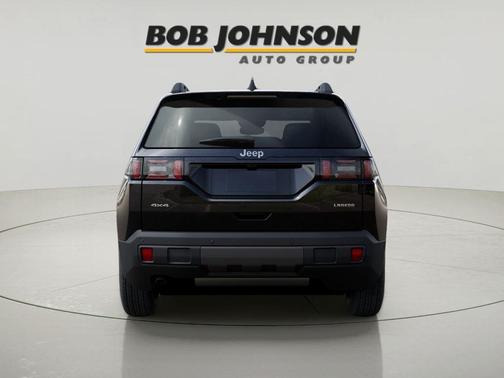 Diamond Black Crystal Pearlcoat 2026 Jeep Cherokee Laredo 4x4