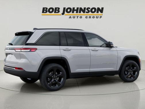 Bright White Clearcoat 2026 Jeep Grand Cherokee Limited