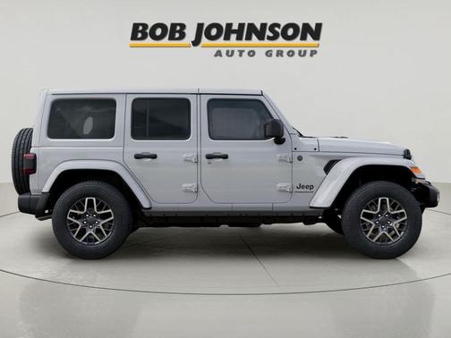 Bright White Clearcoat 2026 Jeep Wrangler 4-Door Sahara 4x4