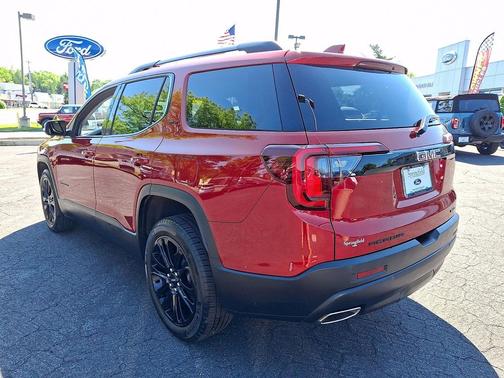 Volcanic Red Tintcoat 2023 GMC Acadia AWD SLT