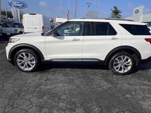 STAR WHITE MET TRI-COAT 2023 Ford Explorer Platinum