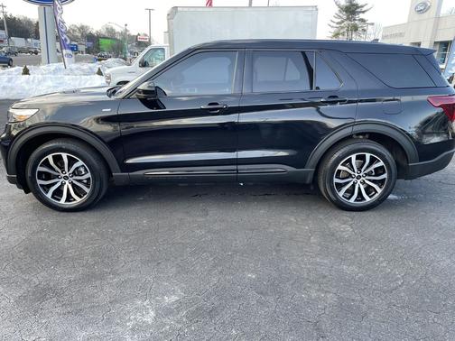 2022 Ford Explorer ST-Line