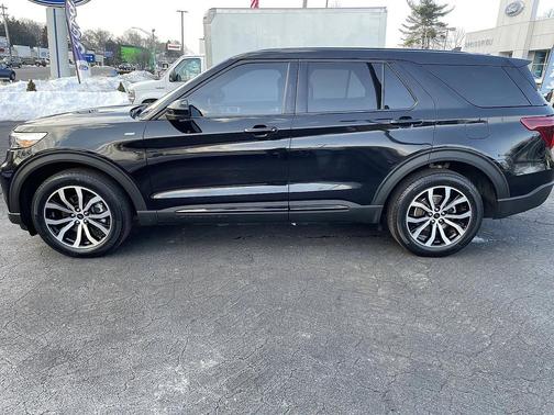 2022 Ford Explorer ST-Line