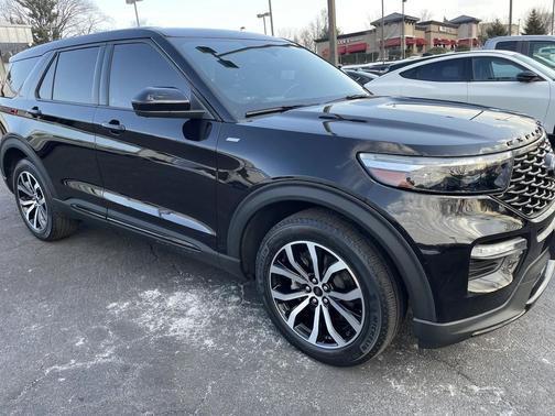 2022 Ford Explorer ST-Line