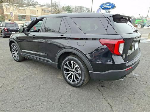 2022 Ford Explorer ST-Line