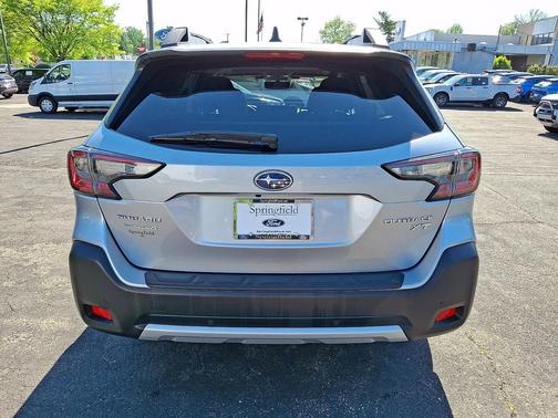 Ice Silver Metallic 2023 Subaru Outback Limited XT
