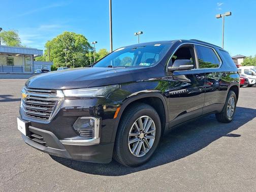 Mosaic Black Metallic 2023 Chevrolet Traverse LT Cloth