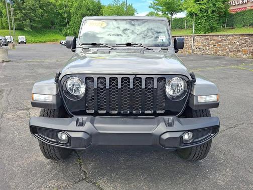 Sting-Gray Clearcoat 2023 Jeep Gladiator Willys 4x4