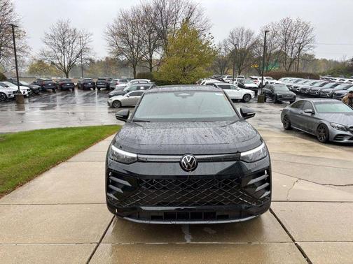 2026 Volkswagen Tiguan 2.0T SE R-Line Black 4MOTION