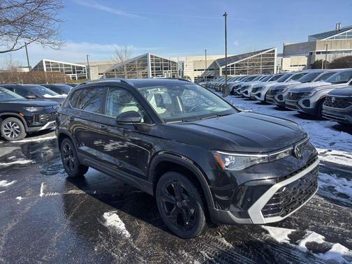 Deep Black Pearl 2026 Volkswagen Taos SEL