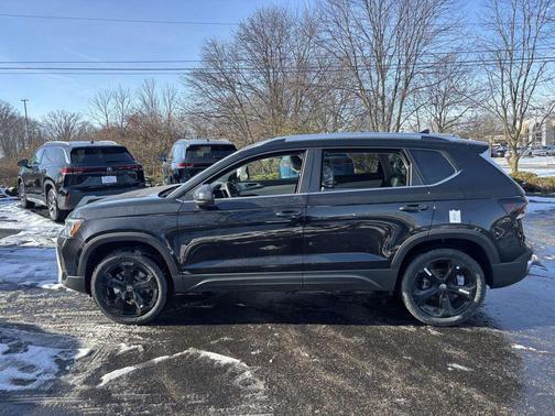 Deep Black Pearl 2026 Volkswagen Taos SEL