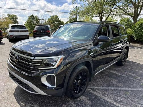 Deep Black Pearl 2025 Volkswagen Atlas 2.0T Peak Edition