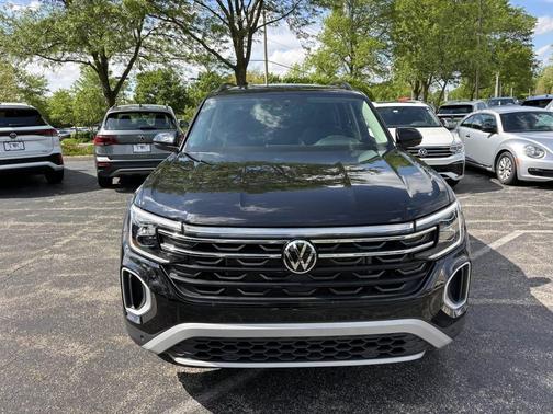 Deep Black Pearl 2025 Volkswagen Atlas 2.0T Peak Edition