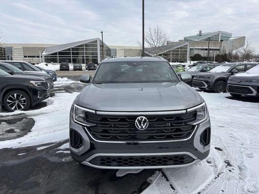 Silver Mist Metallic 2026 Volkswagen Atlas Cross Sport 2.0T SE