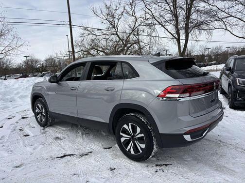 Silver Mist Metallic 2026 Volkswagen Atlas Cross Sport 2.0T SE