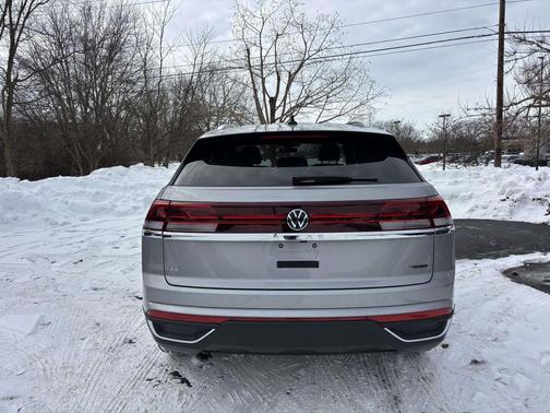 Silver Mist Metallic 2026 Volkswagen Atlas Cross Sport 2.0T SE