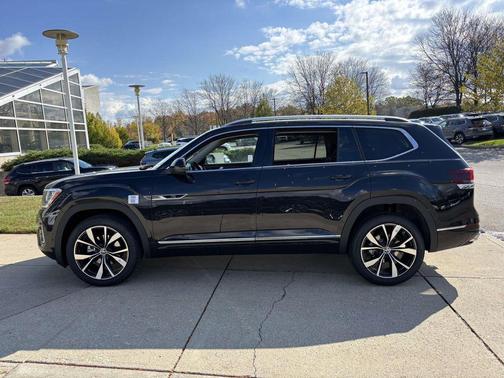 deep black pearl 2026 Volkswagen Atlas 2.0T SEL Premium R-Line 4MOTION