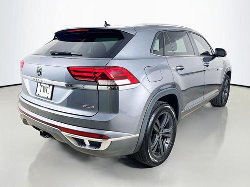 Platinum Gray Metallic 2020 Volkswagen Atlas Cross Sport 3.6L V6 SE w/Technology R-Line