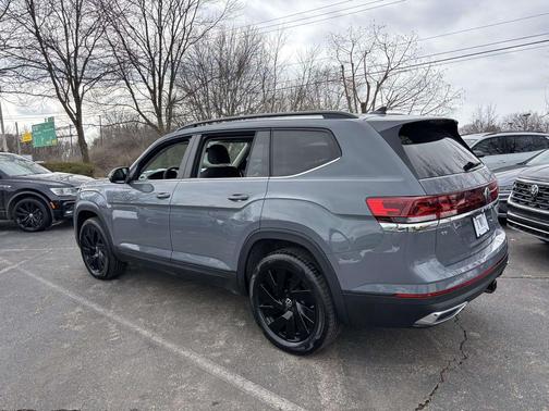 Pure Gray 2026 Volkswagen Atlas 2.0T SE w/Technology 4MOTION