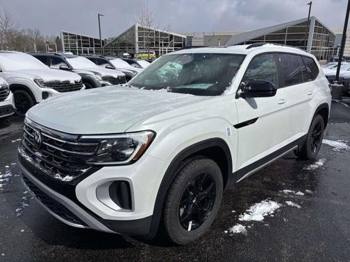2026 Volkswagen Atlas Peak Edition