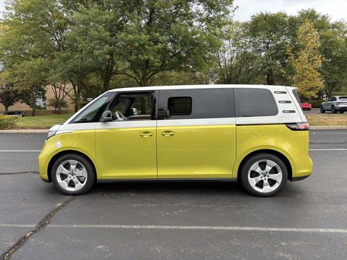 2025 Volkswagen ID. Buzz Pro S Plus with 4MOTION