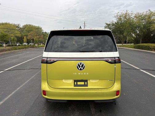 2025 Volkswagen ID. Buzz Pro S Plus with 4MOTION