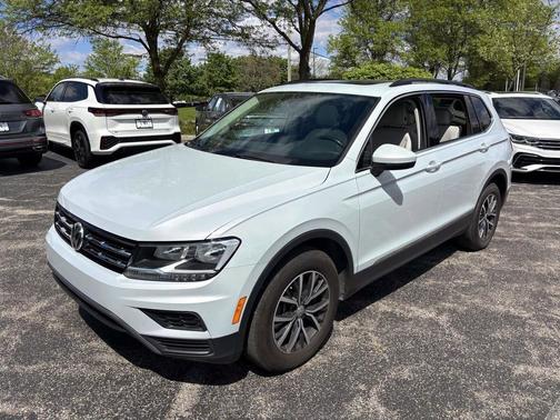 White Silver 2018 Volkswagen Tiguan 2.0T SE