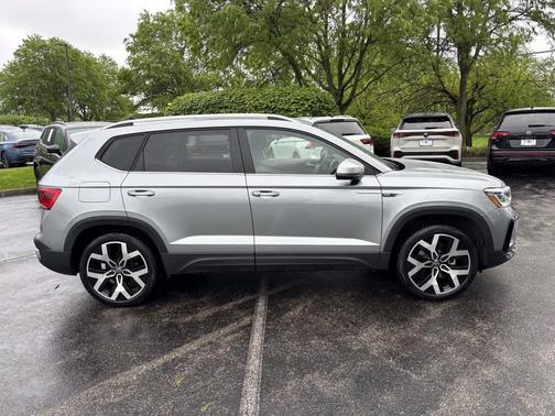 Silver Metallic 2023 Volkswagen Taos 1.5T SEL