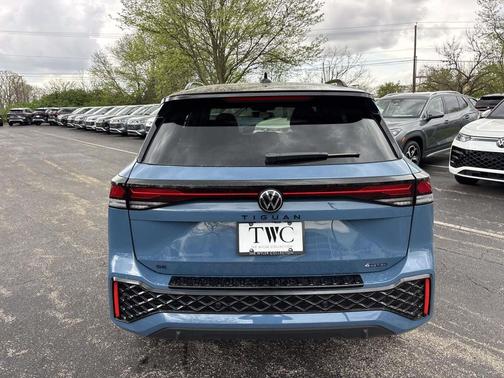 monterey blue with deep black roof 2026 Volkswagen Tiguan 2.0T SE R-Line Black 4MOTION