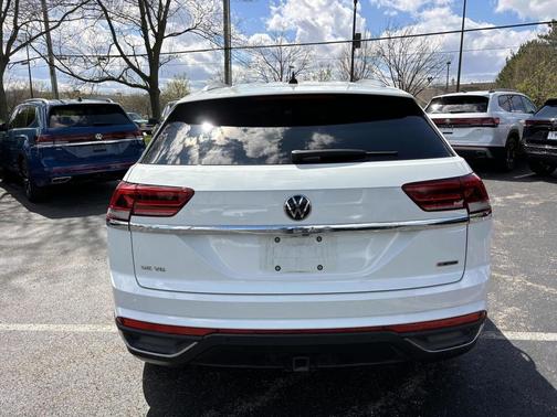 Pure White 2020 Volkswagen Atlas Cross Sport 3.6L V6 SE w/Technology