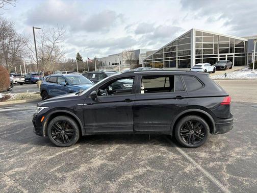 2022 Volkswagen Tiguan 2.0T SE R-Line Black 4MOTION