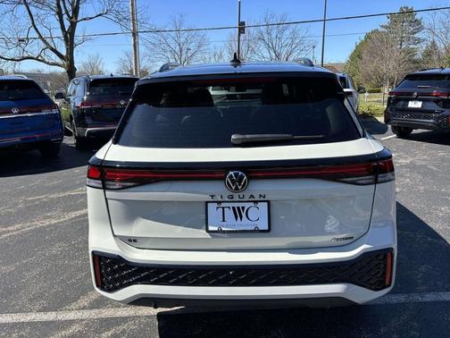 2026 Volkswagen Tiguan 2.0T SE R-Line Black 4MOTION