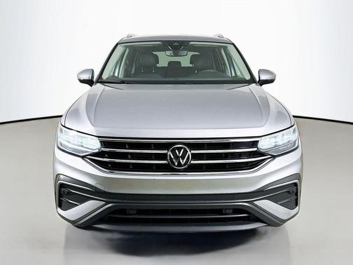 Platinum Gray Metallic 2022 Volkswagen Tiguan 2.0T SE 4MOTION