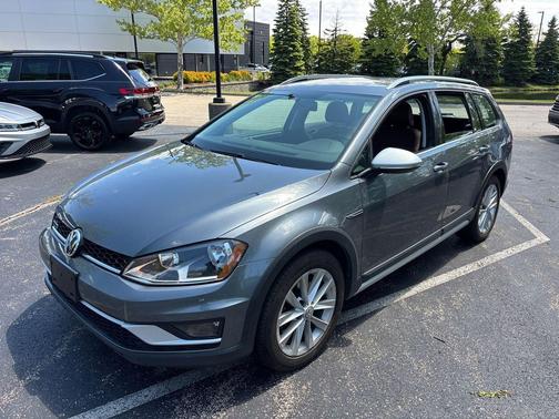 Platinum Gray Metallic 2017 Volkswagen Golf Alltrack TSI S